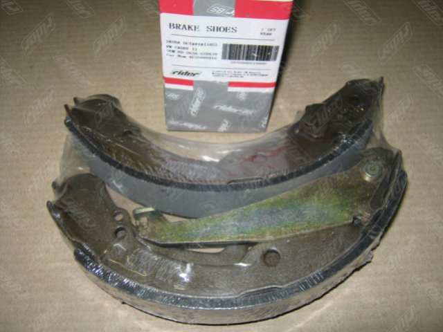 Колодка торм. барабан. SKODA OCTAVIA (1U2), VW CADDY II задн. (RIDER)